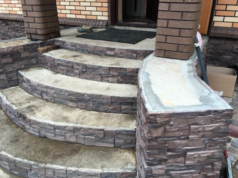 Отделка бетонного крыльца