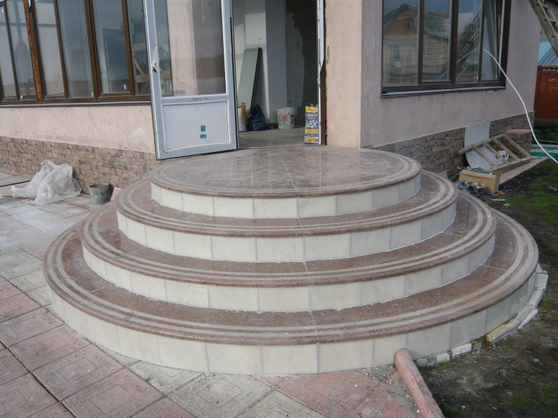 Ступени полукругом