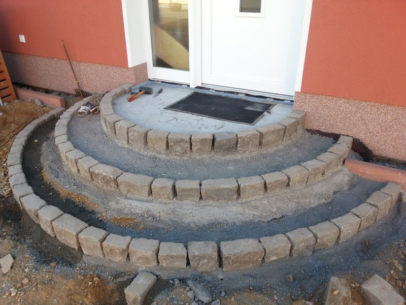 Полукруглые ступеньки из кирпича