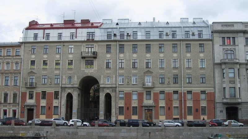 Двор Толстовского дома на Рубинштейна
