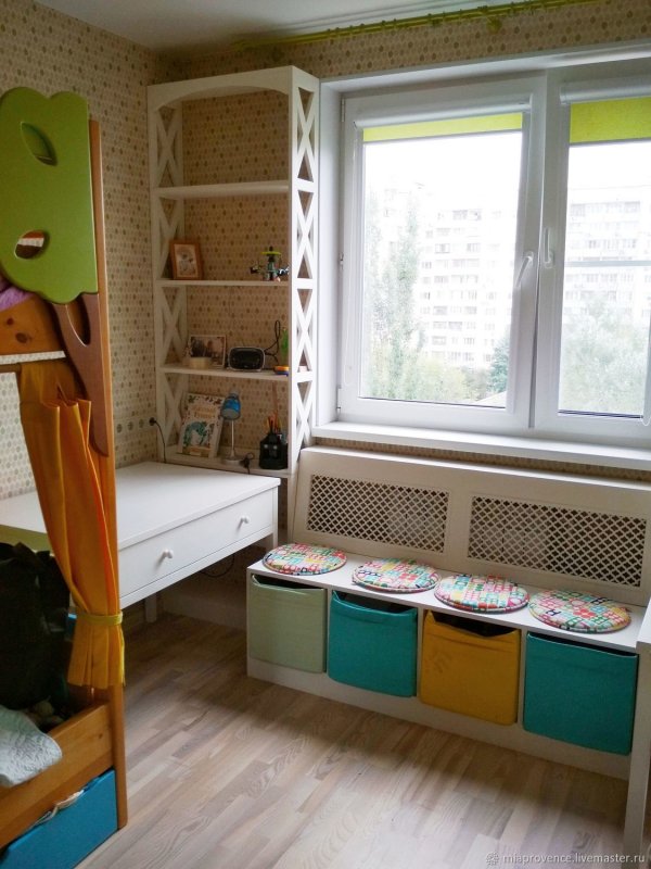 Мягкий подоконник в детской