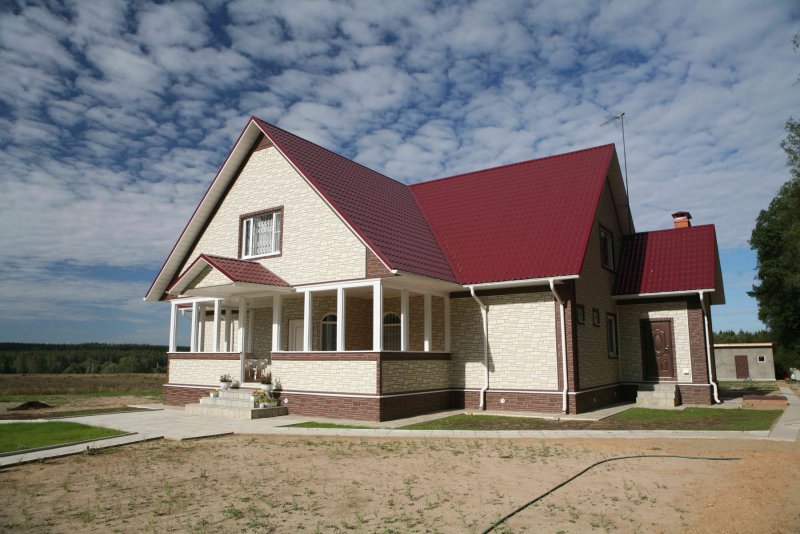 Бордовая крыша