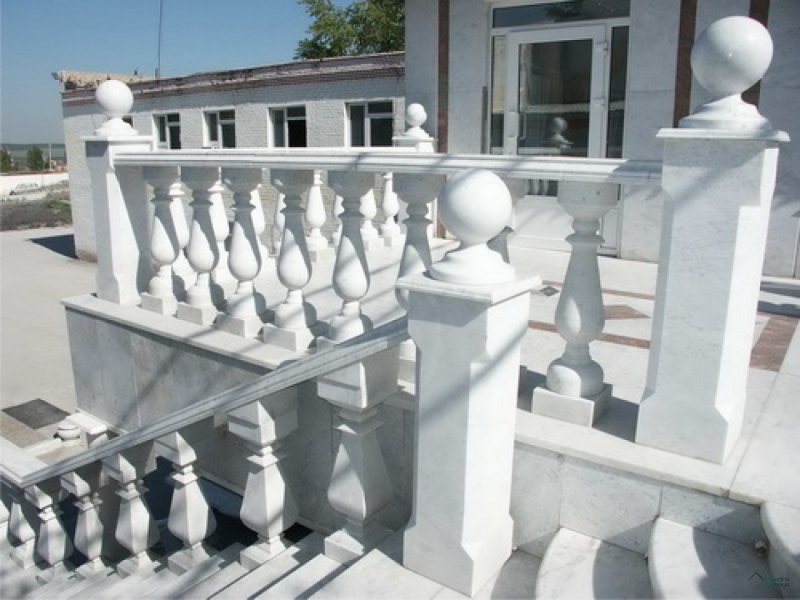 Коелга мрамор лестница