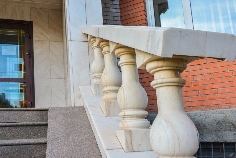 Мраморные балясины