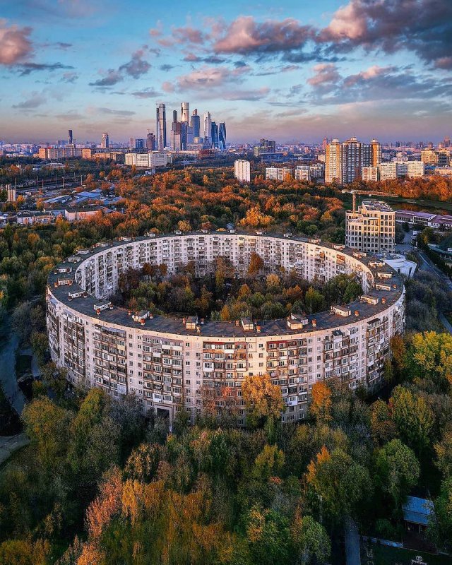 Улица Довженко Москва круглый дом