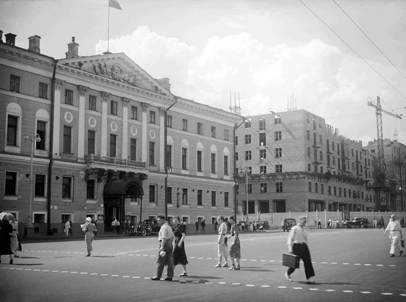 Передвижка зданий на Тверской