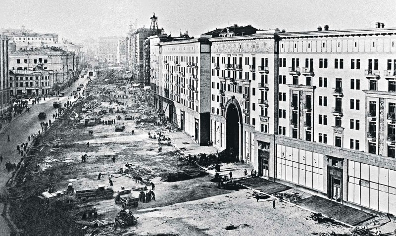 Расширение улицы Горького в Москве