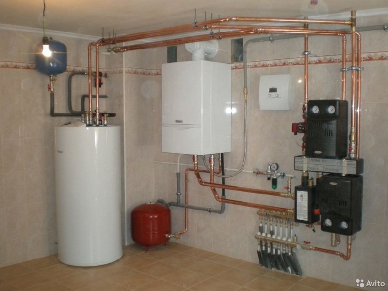 На улице газовые котлы отопления