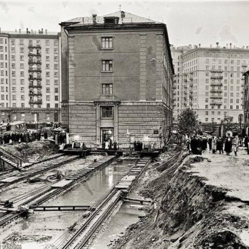 Дом в Москве который передвинули вместе с жильцами