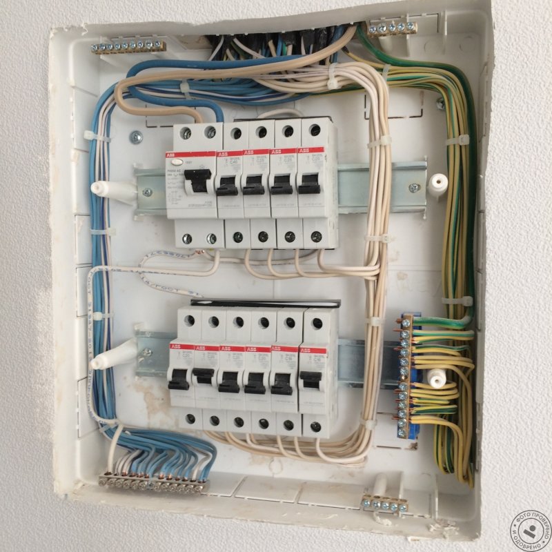 Сборка щитка IEK на 8