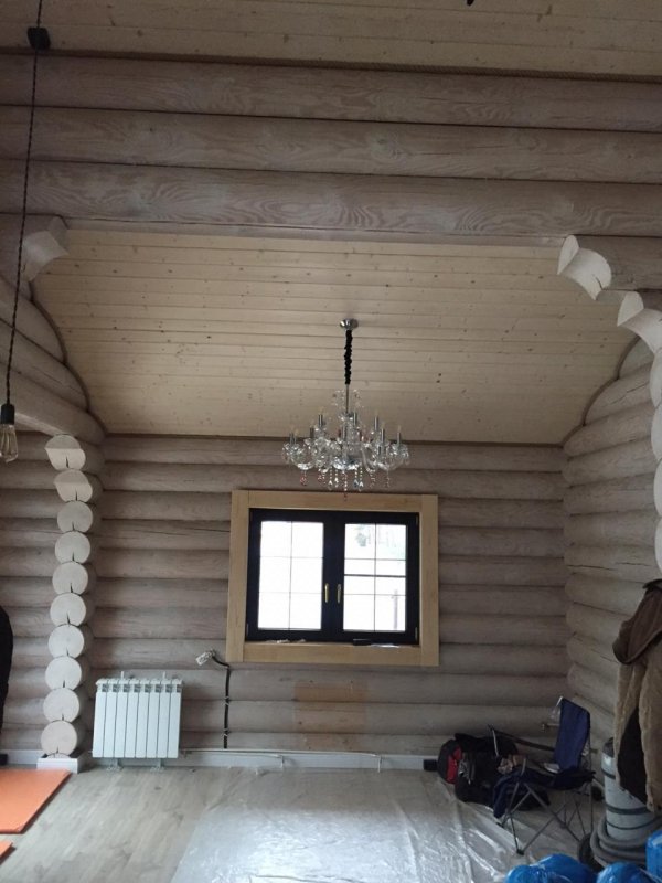 Плинтус в доме из сруба