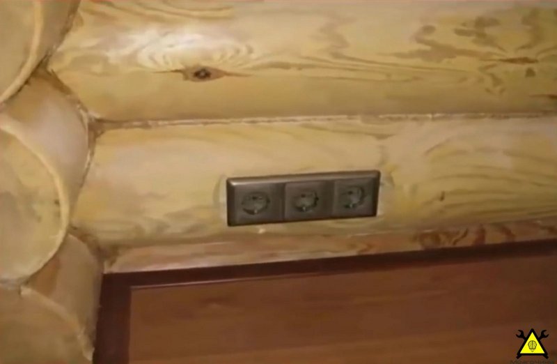 Внутренняя отделка дома из оцилиндрованного бревна