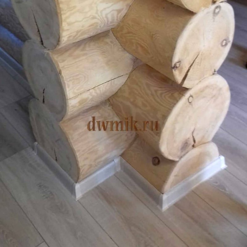 Плинтус в срубе
