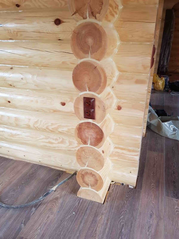 Примыкание вагонки к бревну