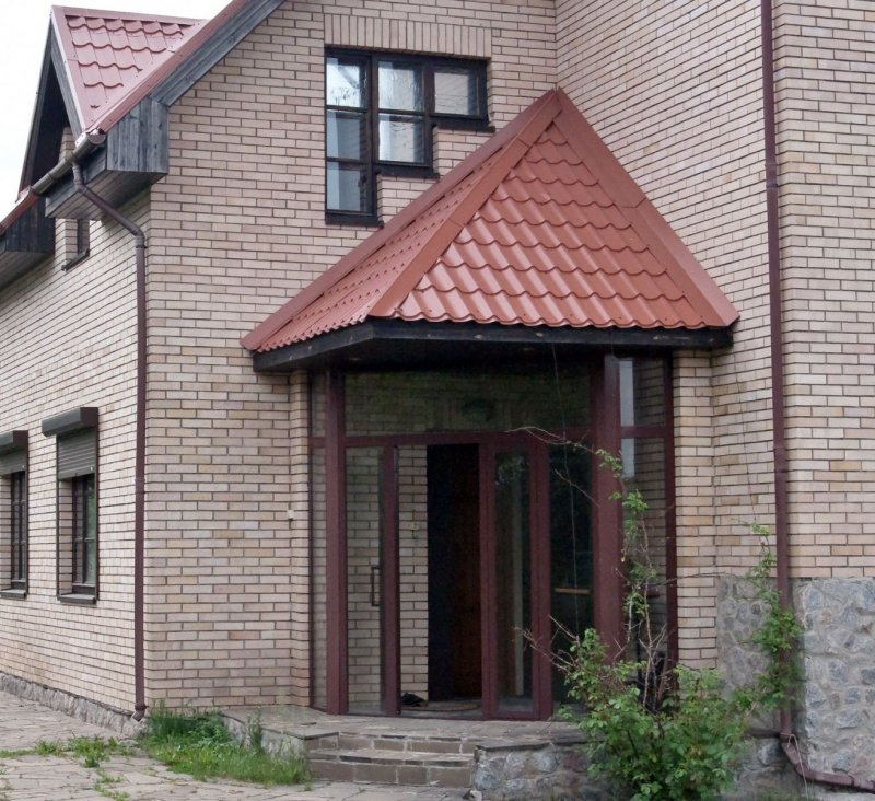Тамбур в кирпичном доме