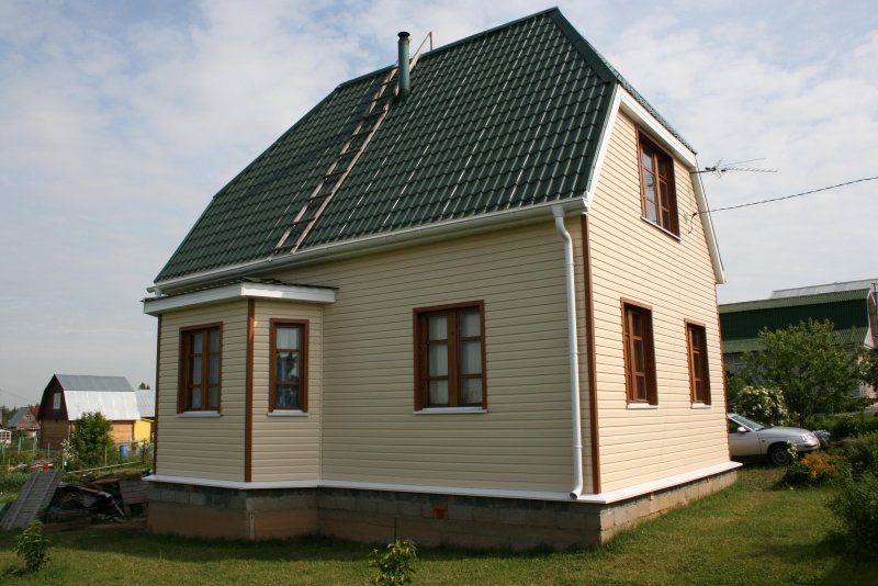 Сайдинг с зеленой крышей