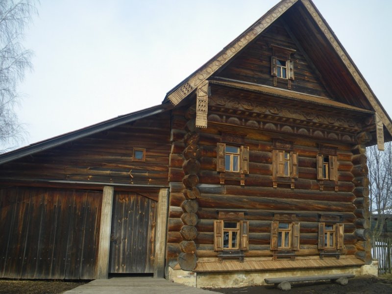 Старинный деревянный домик