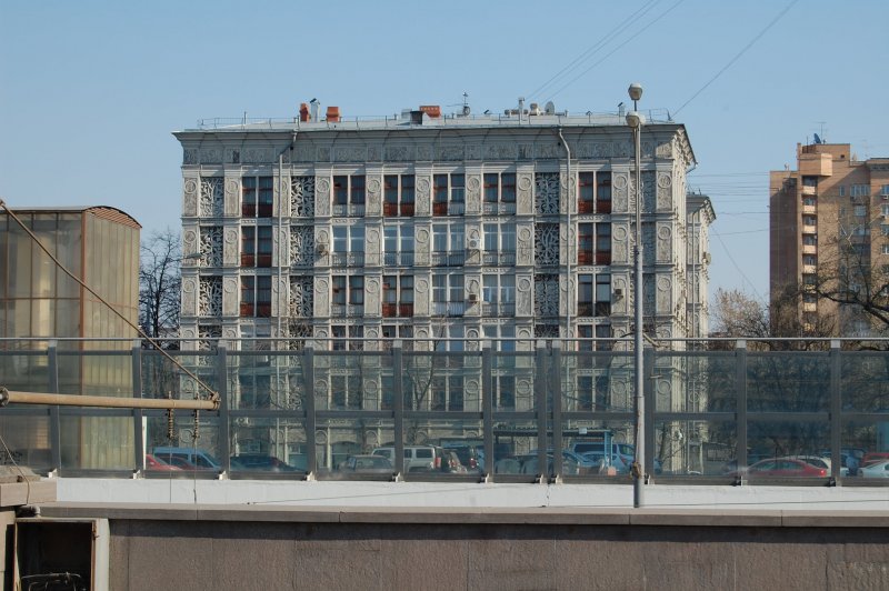 Ажурный дом в Москве на Ленинградке