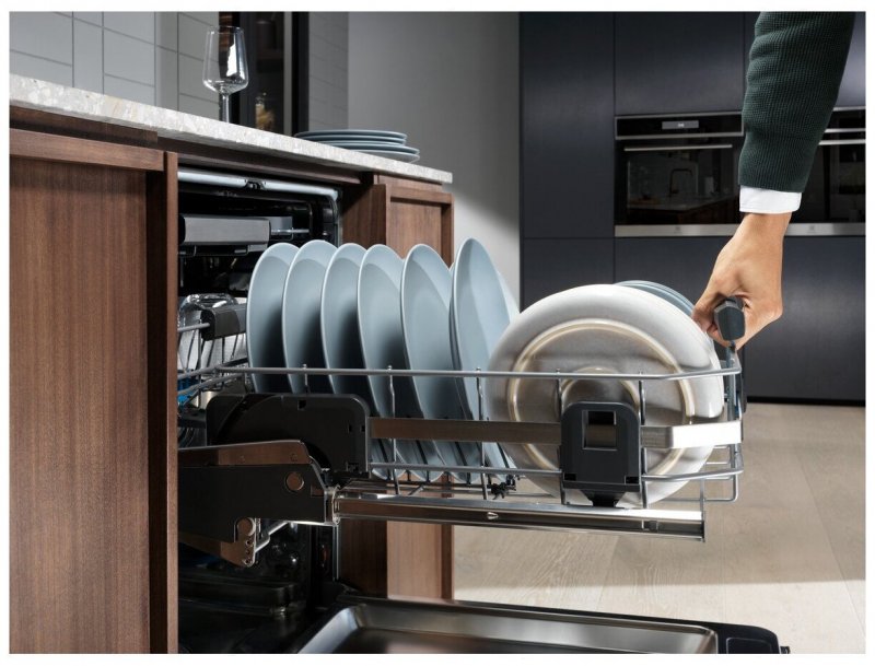 Посудомоечная машина Electrolux EEC 967300 L