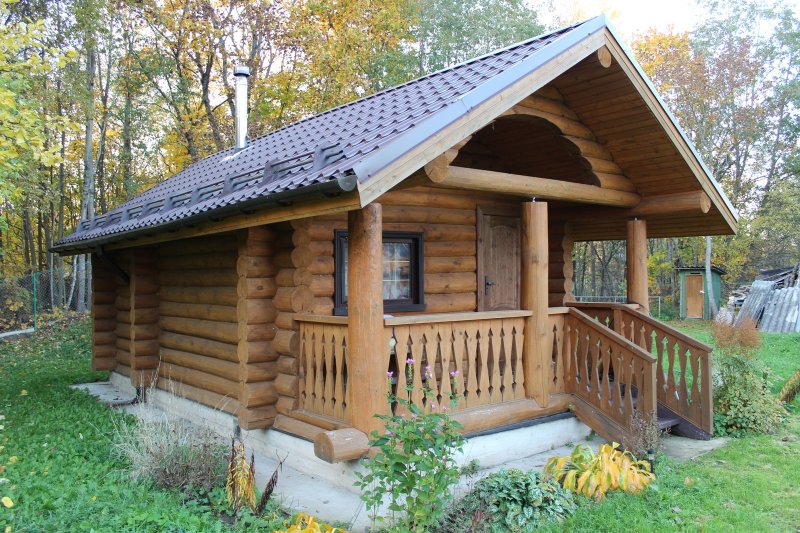 Маленький домик из сруба