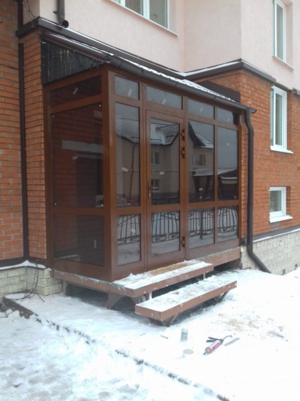 Крыльцо к остекленной веранде