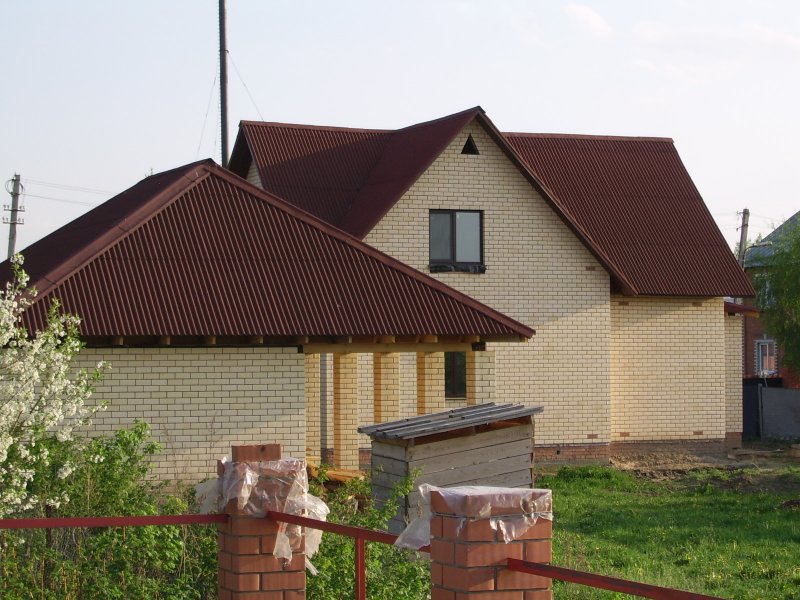Дом с ондулиновой крышей