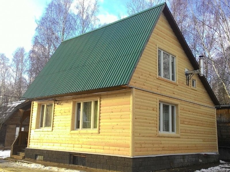 Крыша дома из ондулина