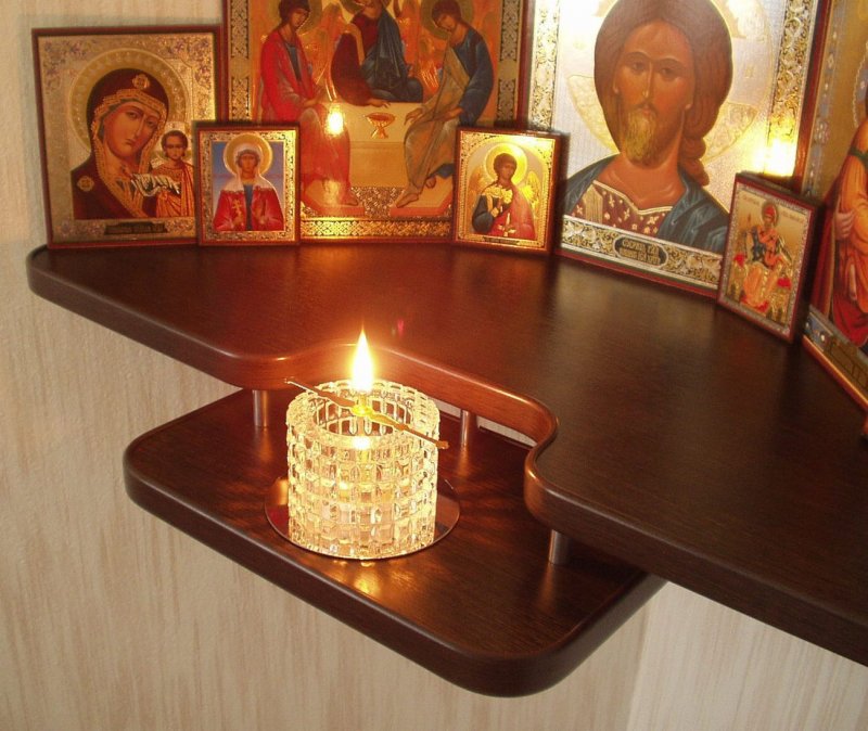 Полочка для икон угловая