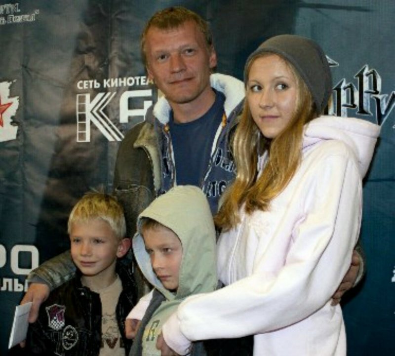 Серебряков Алексей нелегал