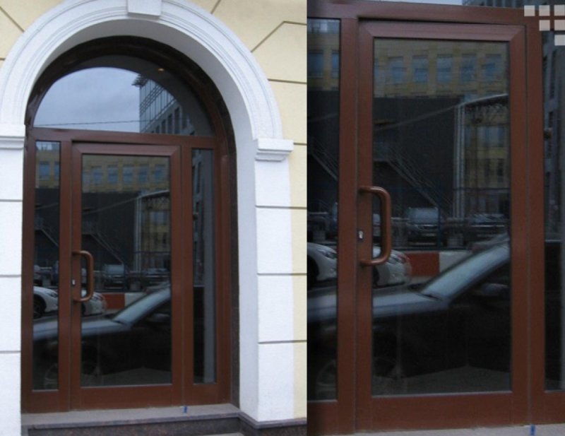 Входная штульповая пластиковая дверь VEKA арочная