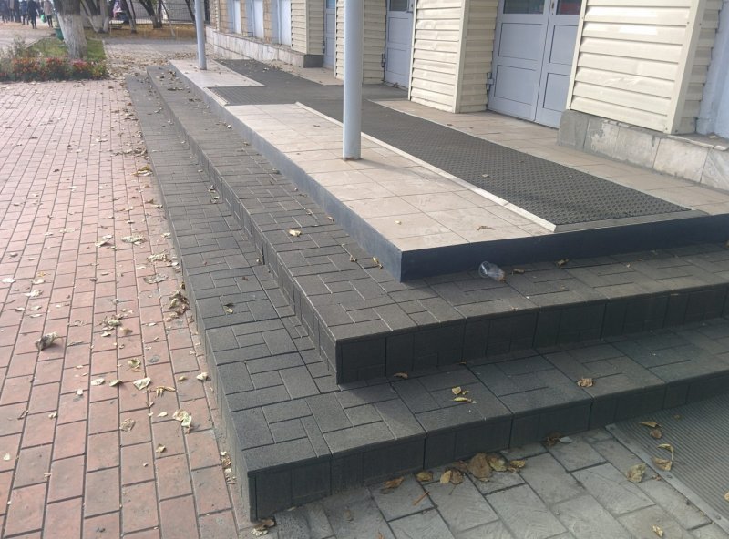 Ступени из тротуарной плитки на крыльцо