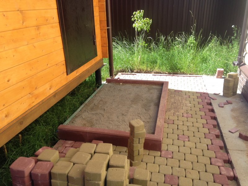 Ступеньки из плитки тротуарной и металла