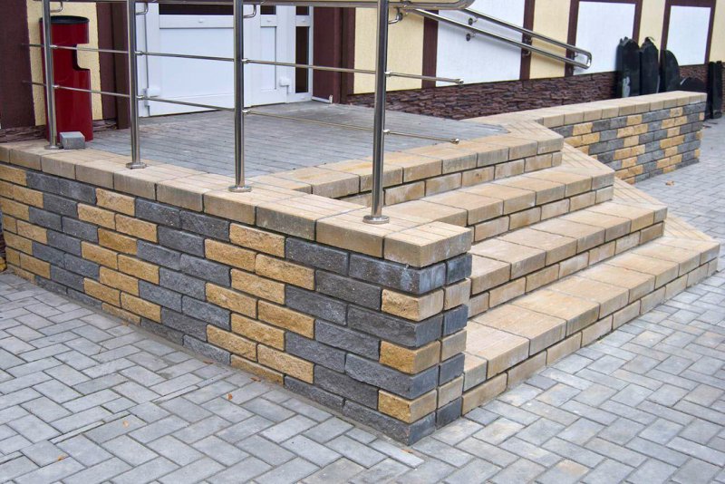 Порожки в дом из тротуарной плитки