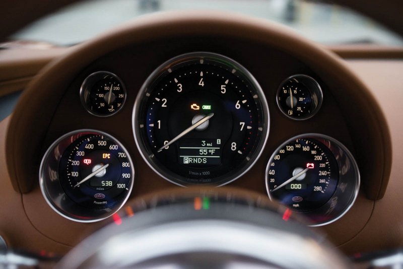 Приборная панель Bugatti Veyron