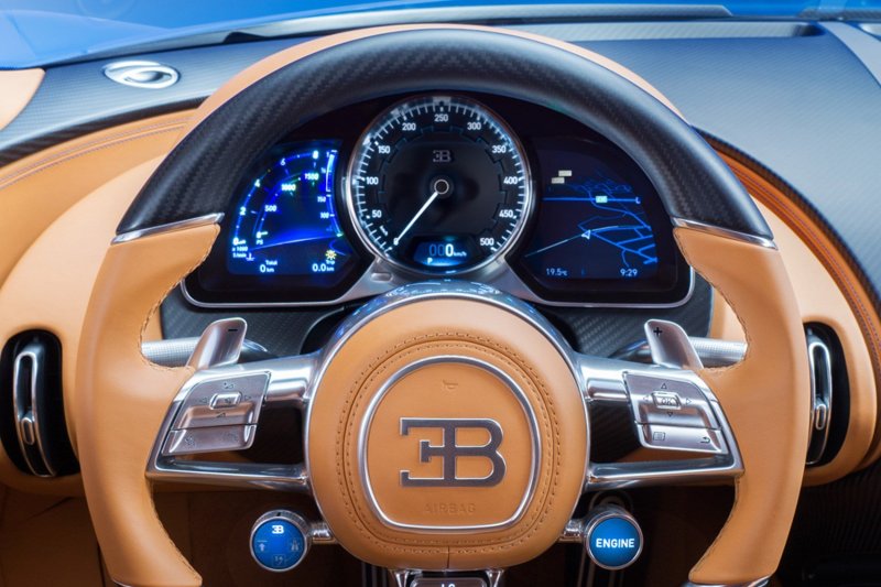 Bugatti Chiron спидометр
