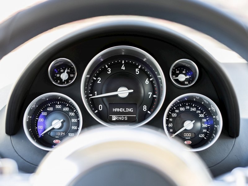 Приборная панель Bugatti Veyron