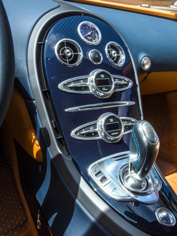 Bugatti Veyron 16.4 панель