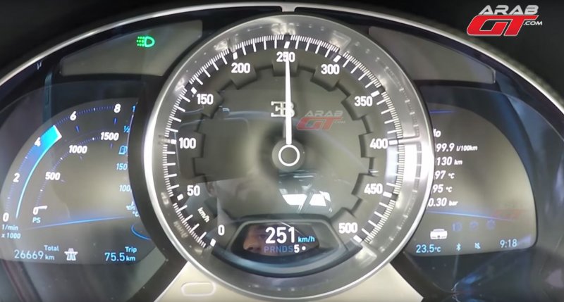 Bugatti Chiron спидометр