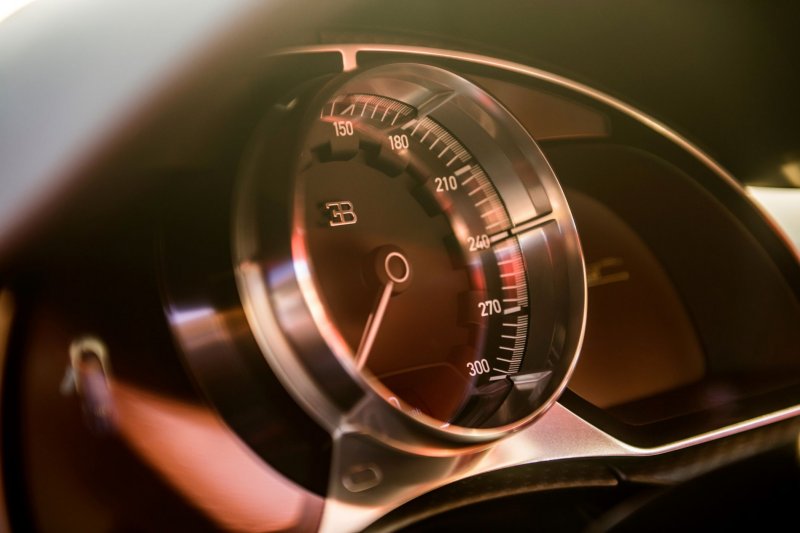 Панель приборов Бугатти Chiron