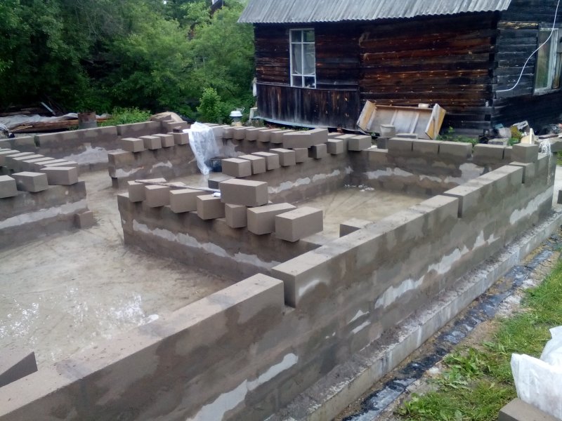 Фундамент с цоколем из блоков