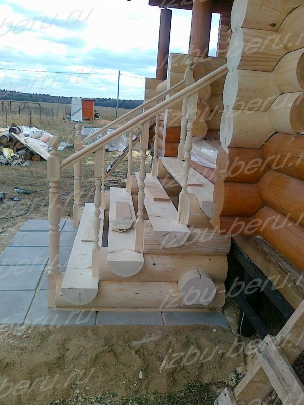 Лестница из бревна на крыльцо
