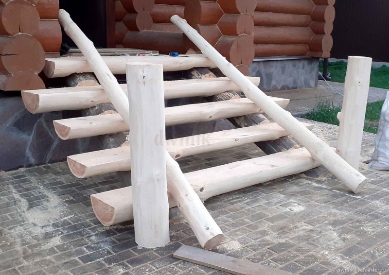 Лестница из бревна на крыльцо