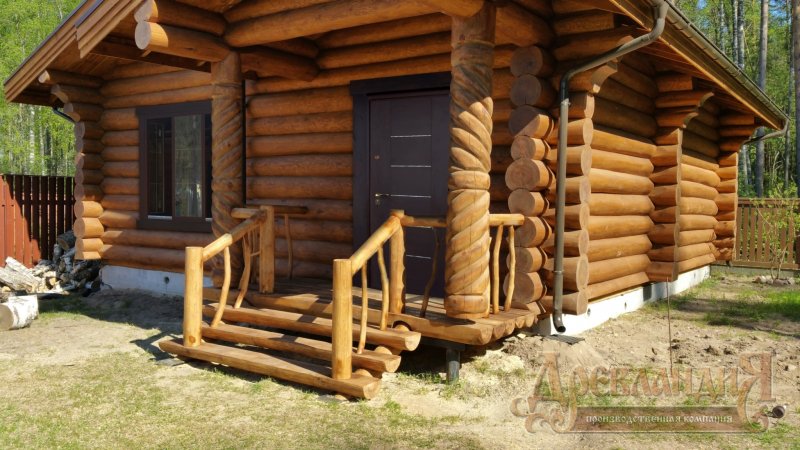 Деревянное крыльцо в срубе