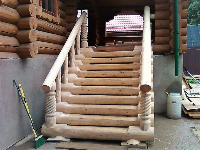 Ступеньки из бревна