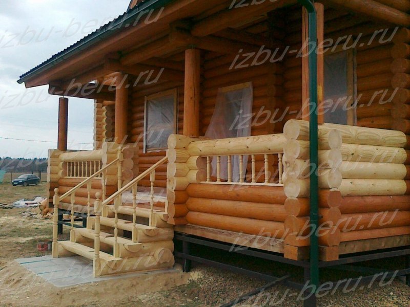 Крыльцо из оцилиндрованного бревна