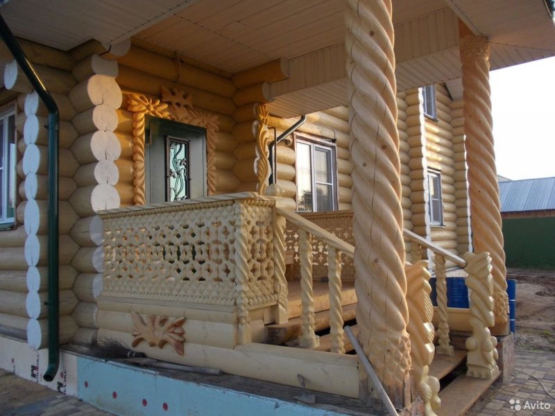 Резное крыльцо