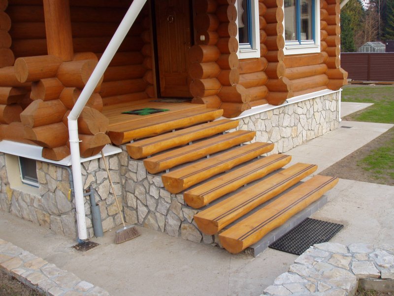 Ступени из бревна для крыльца