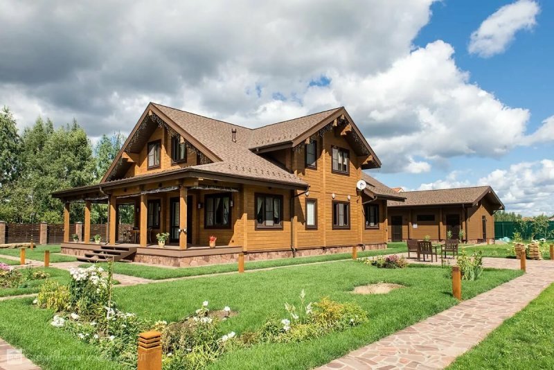 Красивые дома из клееного бруса