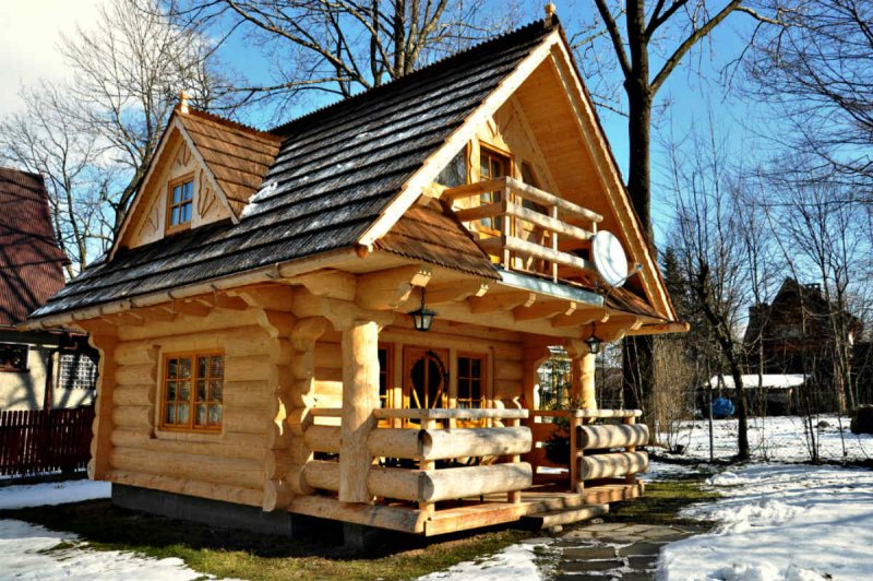 Небольшие домики из бревна