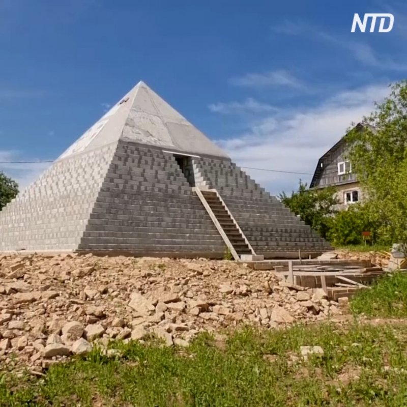Дом шалаш с панорамными окнами